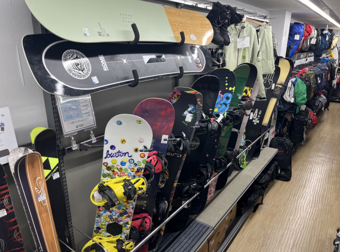 スキー・スノーボード用品は季節を問わず年中お取り扱い！