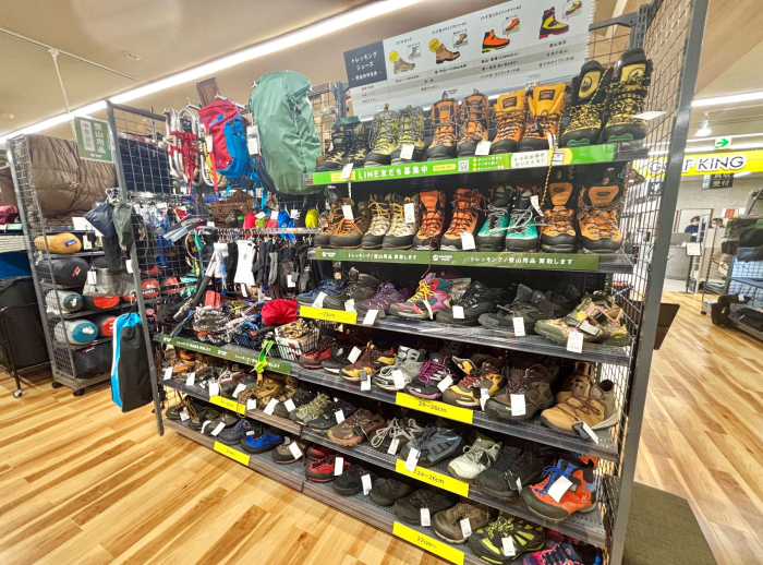 各種登山用品取り揃えてます。