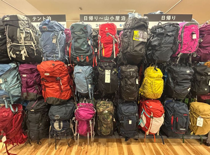 各種登山用品取り揃えてます。