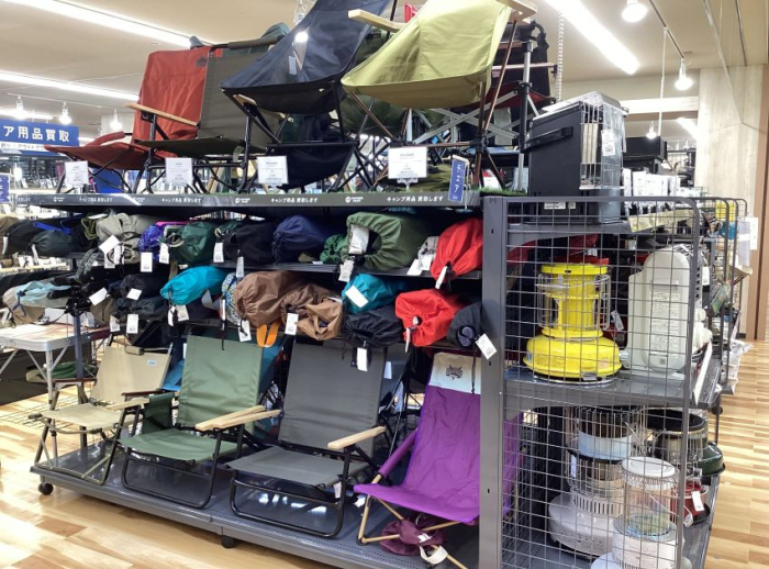豊富な品揃えのキャンプコーナー!