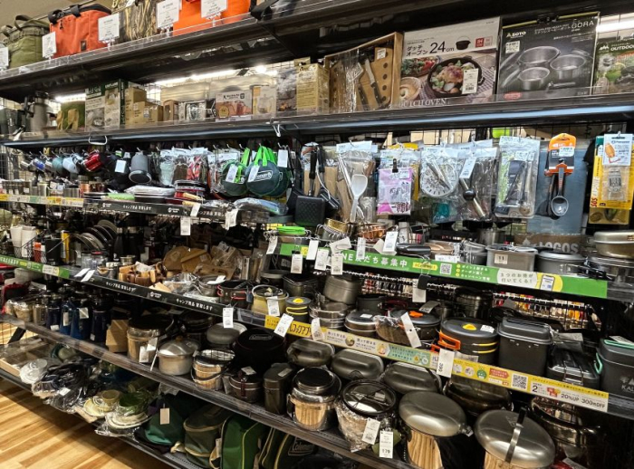 豊富な品揃えのキャンプコーナー!
