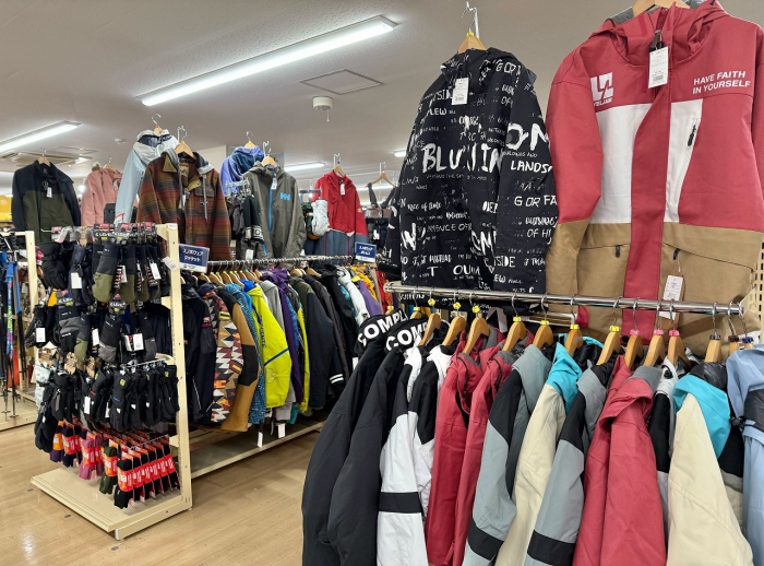 スキー・スノーボード用品は1年中買取しています！