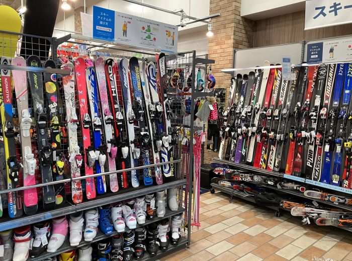 スキー・スノーボード用品は一年中!販売・買取を行っています!
