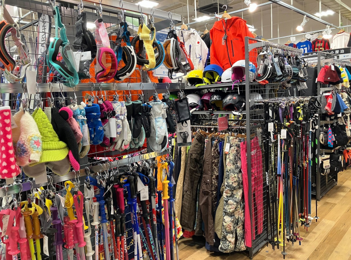 スキー・スノーボード用品は一年中!販売・買取を行っています!