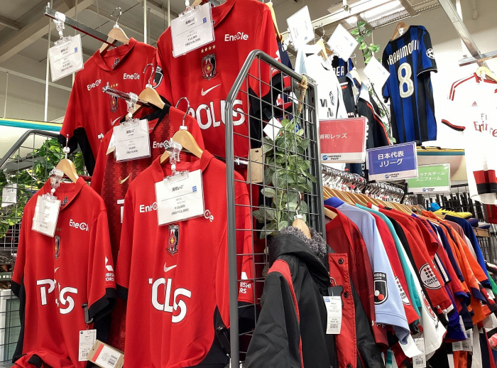 野球用品、サッカー用品から各球団応援グッズ、国内・海外のサポーターグッズまで取り扱いしてます!!