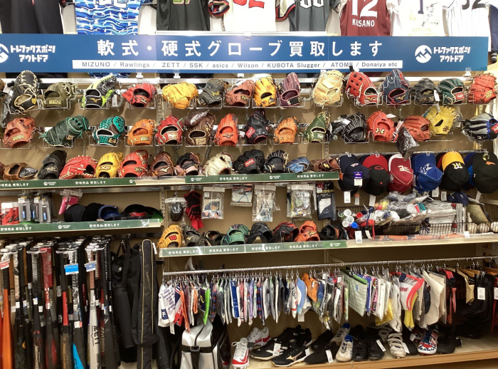 グローブやバット、応援グッズを中心とする野球コーナー