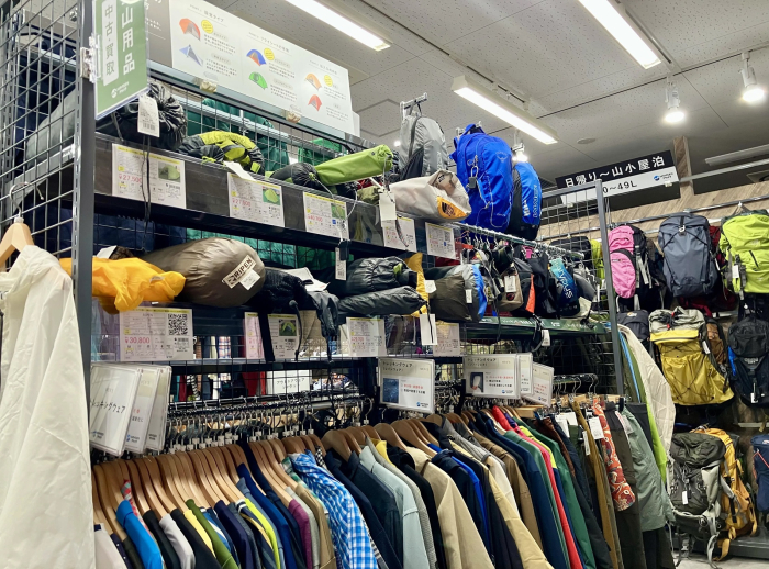 バックパック・トレッキングシューズ・アパレルが揃う！登山・ハイキング用品売場