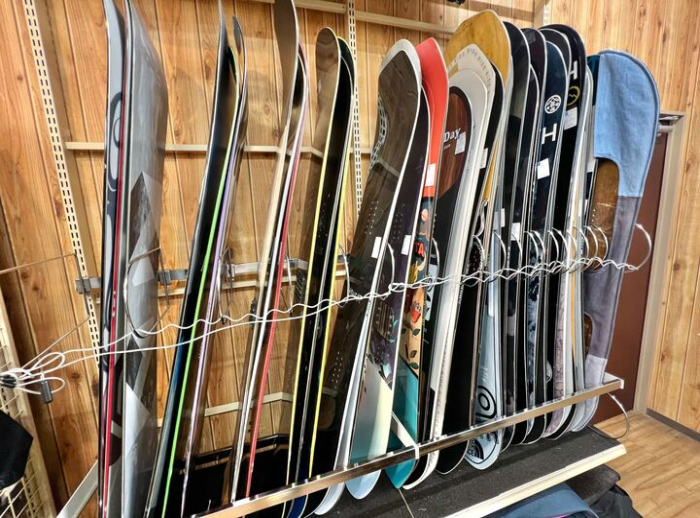 ウィンタースポーツ用品も専門店ならではの充実ぶり!