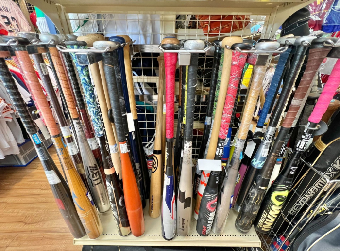 野球グローブ・バット・プロ野球応援グッズの取り扱いも充実!