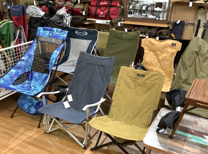 キャンプに必須のテーブルやチェア種類豊富にございます!