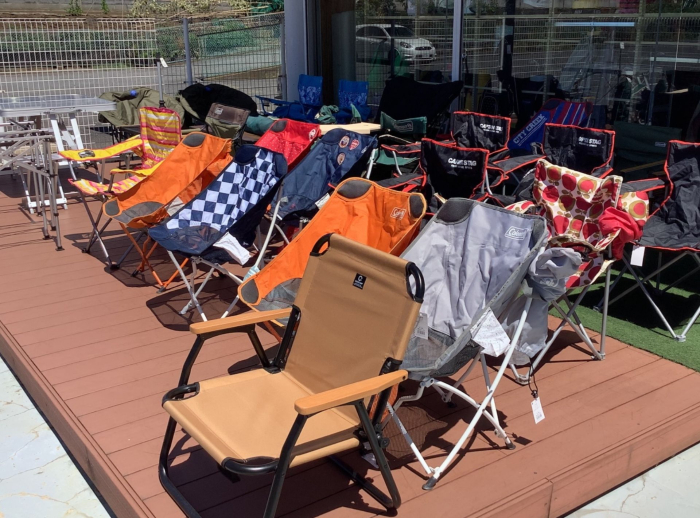 キャンプに必須のテーブルやチェア種類豊富にございます!