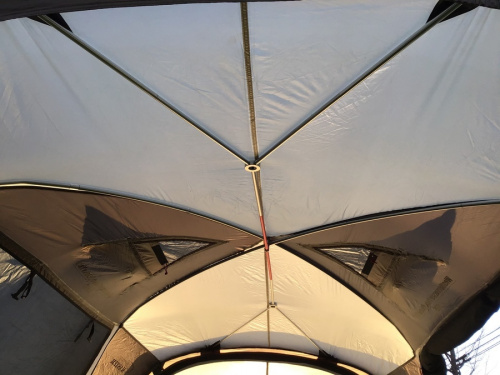 コールマンのウェザーマスタートンネルスクリーンタープが入荷