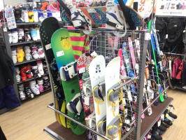 キッズサイズの中古スノーボード在庫ございます！ジュニア
