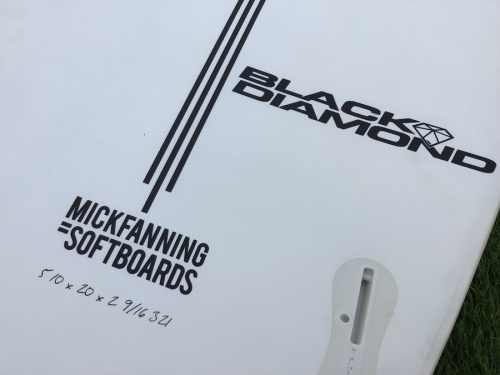 サーフボード買取】ミックファニングソフトボード・ブラック