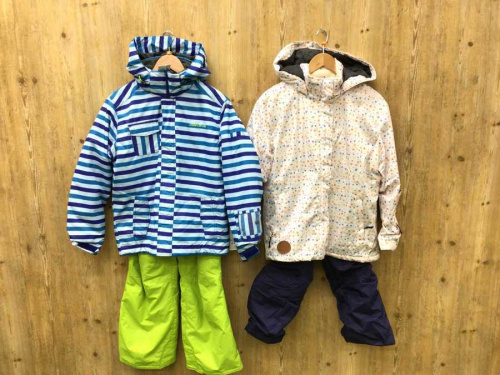 ジュニア（140・150・160cm）のスキーウェア多数ございます