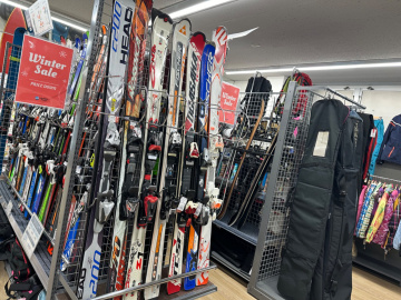 【春休みでも間に合う！】スキー・スノーボード買うならトレファクスポーツアウトドア多摩南大沢店へ！
