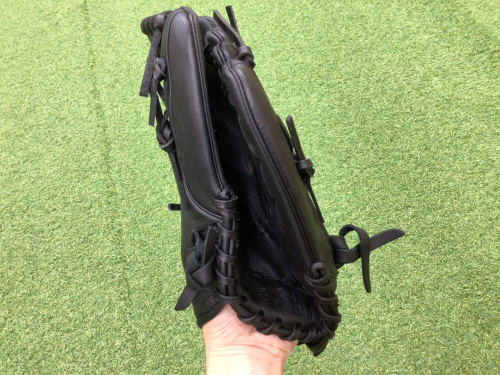 レア日本未発売！NIKE 野球グローブ逆スウッシュロゴ