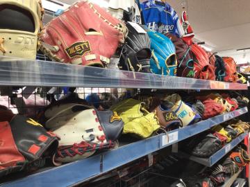 【多摩南大沢店】知る人ぞ知る野球グローブも続々入荷中！
