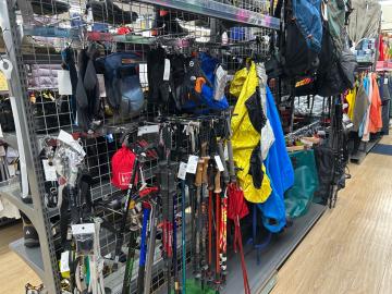 「アウトドア用品の登山用品 」