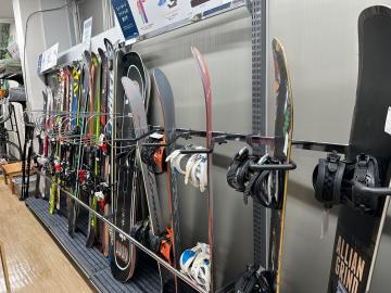 「スポーツ用品のスキー 」