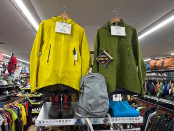 「アウトドア用品のアウトドアウェア 」