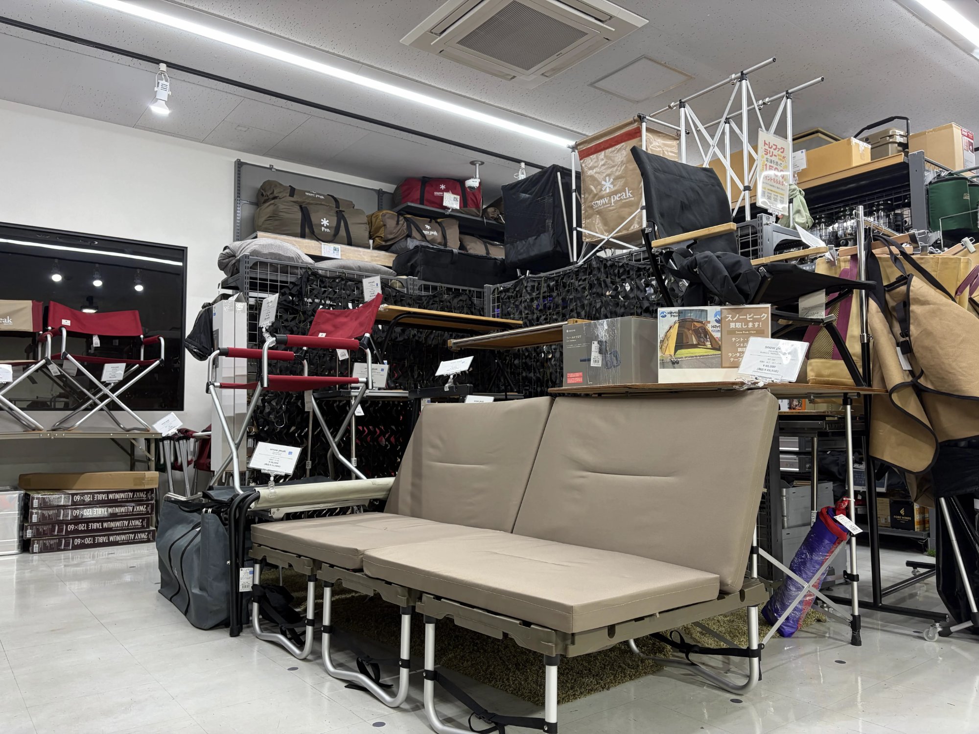 snow peak】オンライン限定ブラックのローチェア30入荷！キャンプ用