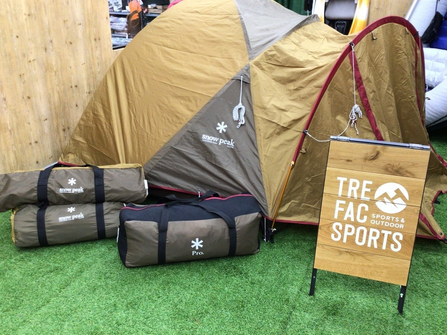 キャンプ用品のテント