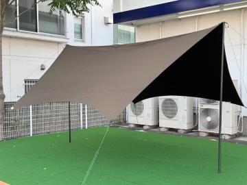 「アウトドア用品のタープ 」