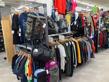 「アウトドア用品のアウトドアウェア 」