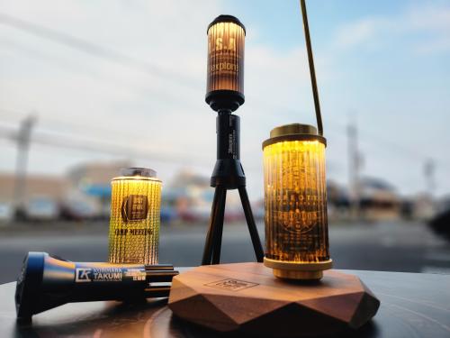 家でもキャンプでもおしゃれに照らせ】38灯と相棒のスタンドたち