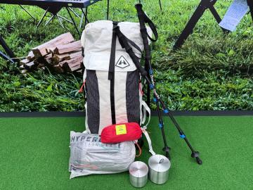 「アウトドア用品の登山用品 」
