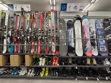 「スポーツ用品のスキー 」