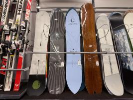 今シーズンはパウダーを楽しむべし！V7スノーボード152cm入荷