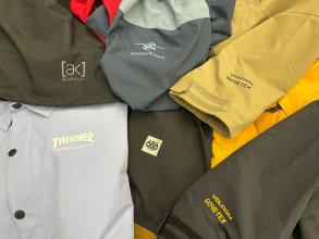 【スポーツ小牧店】スタッフおすすめスノボウェア6点のご紹介！！