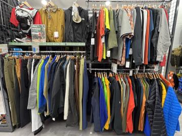 「アウトドア用品の登山用品 」