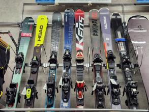 【冬のスキー準備】ATOMIC・SALOMON・OGASAKAのカービングスキー板をチェック！
