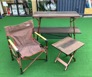 「アウトドア用品のコールマン 」