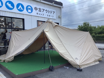 「アウトドアのタープ 」