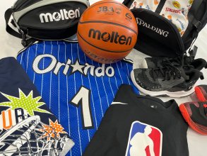 今、日本中を盛り上げているバスケットボール。当店でもバスケ用品が続々入荷中！