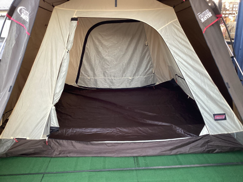 設営簡単で広々サイズ！コールマンのウェザーマスター4S