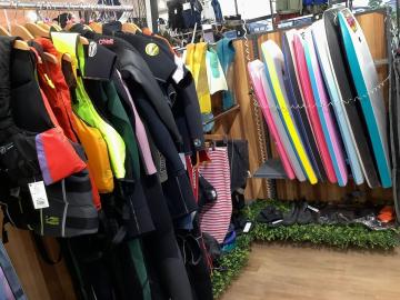 「アウトドア用品のスポーツ用品 」
