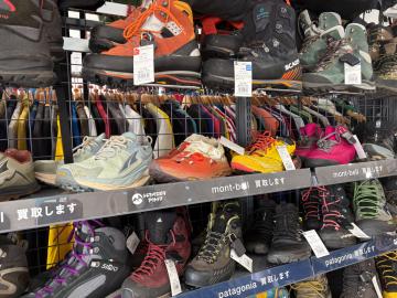 「トレッキングシューズの登山用品 」