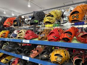 ゼットやミズノなど！新入荷野球グローブ・バットをご紹介！