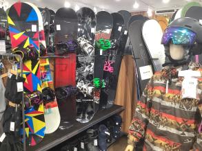 【店頭でも！オンラインでも！】スキー・スノボの準備はトレファクスポーツアウトドア入間扇台店へ！！