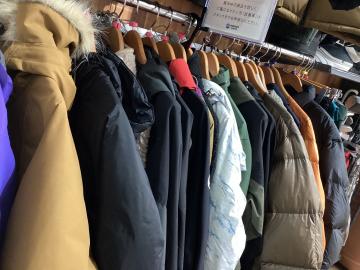 「アウトドア用品のアウトドアウェア 」