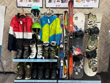 「スポーツ用品のスキー 」