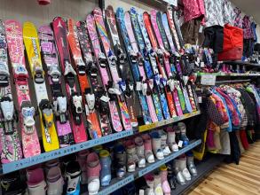 スキー用品販売、スキーの調整もおこないます！トレファクスポーツアウトドア長久手店