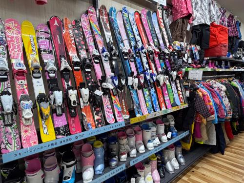 スキー用品販売、スキーの調整もおこないます！トレファクスポーツ