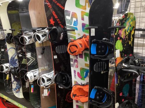 スノーボード始めるならトレファクスポーツアウトドア長久手店へ