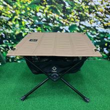 【Helinox / ヘリノックス】タクティカルテーブル S | 無骨なコヨーテカラーがキャンプサイトを引き締める